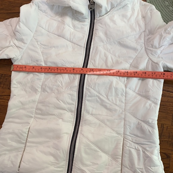 Soft & light hooded white quilted packable jacket - Picture 8 of 9
